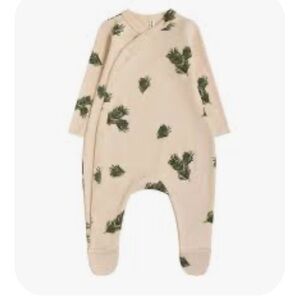 0-3 month Organic zoo pinecone footie